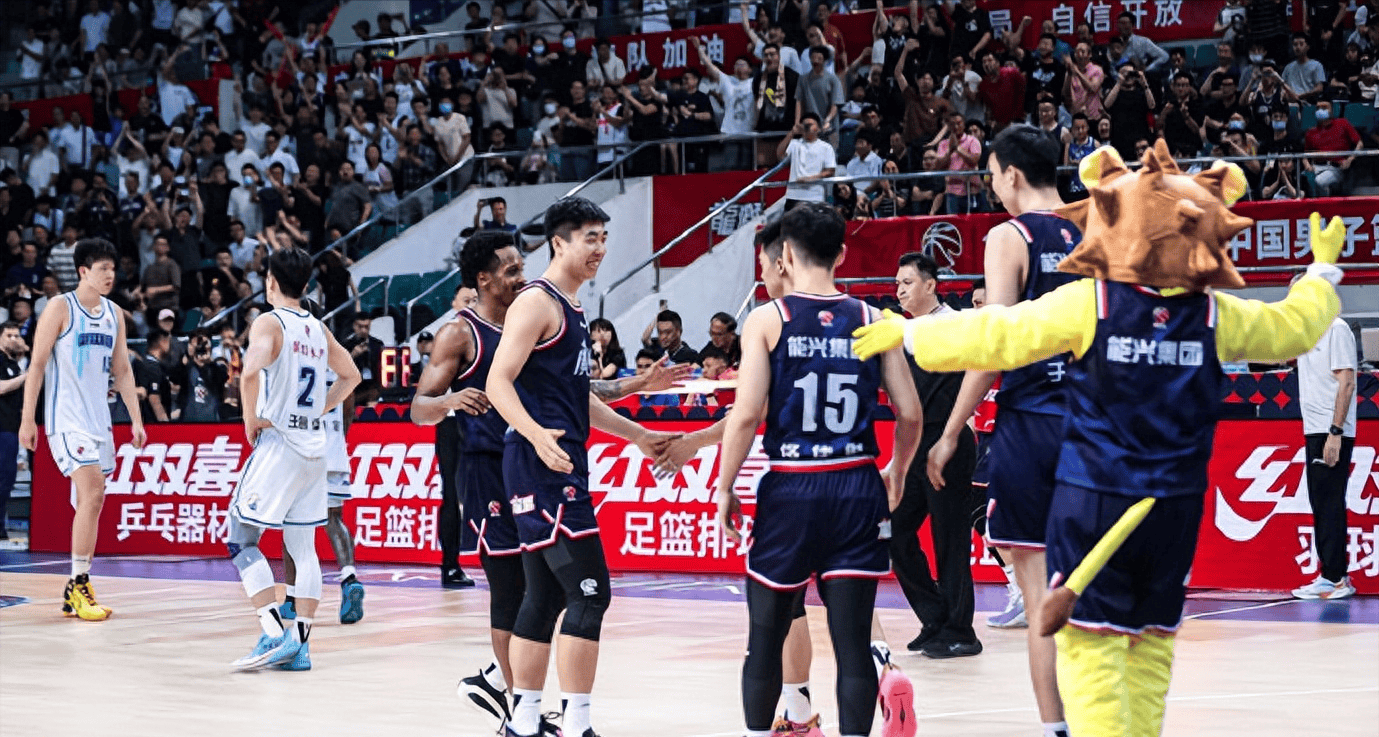 新疆男篮战胜广州队，实力碾压对手再现神勇(新疆男篮对广州比赛视频)