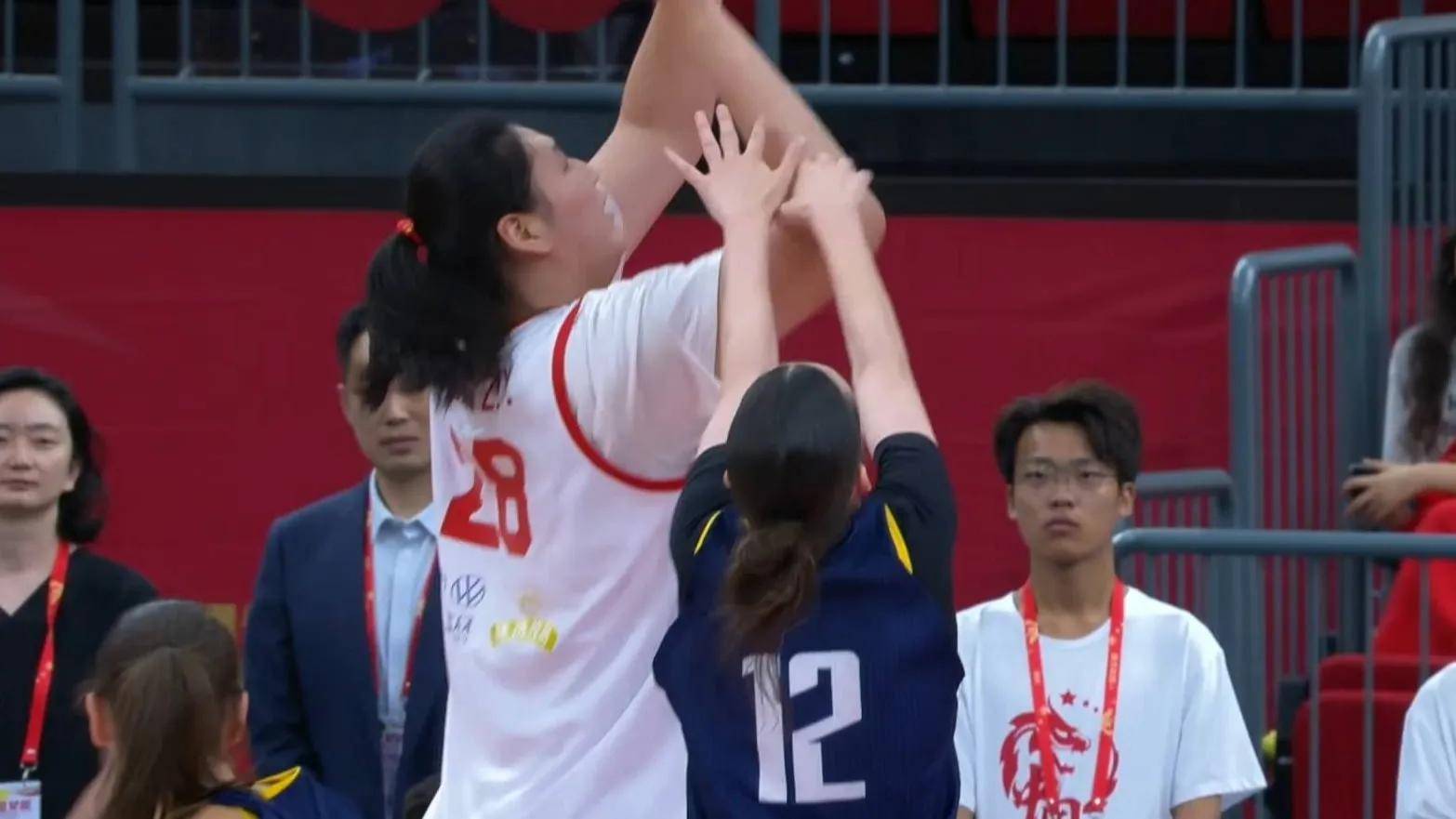 开云体育登录入口-张子宇若被身后顶下盘出3秒区接球成功率还是会明显下降