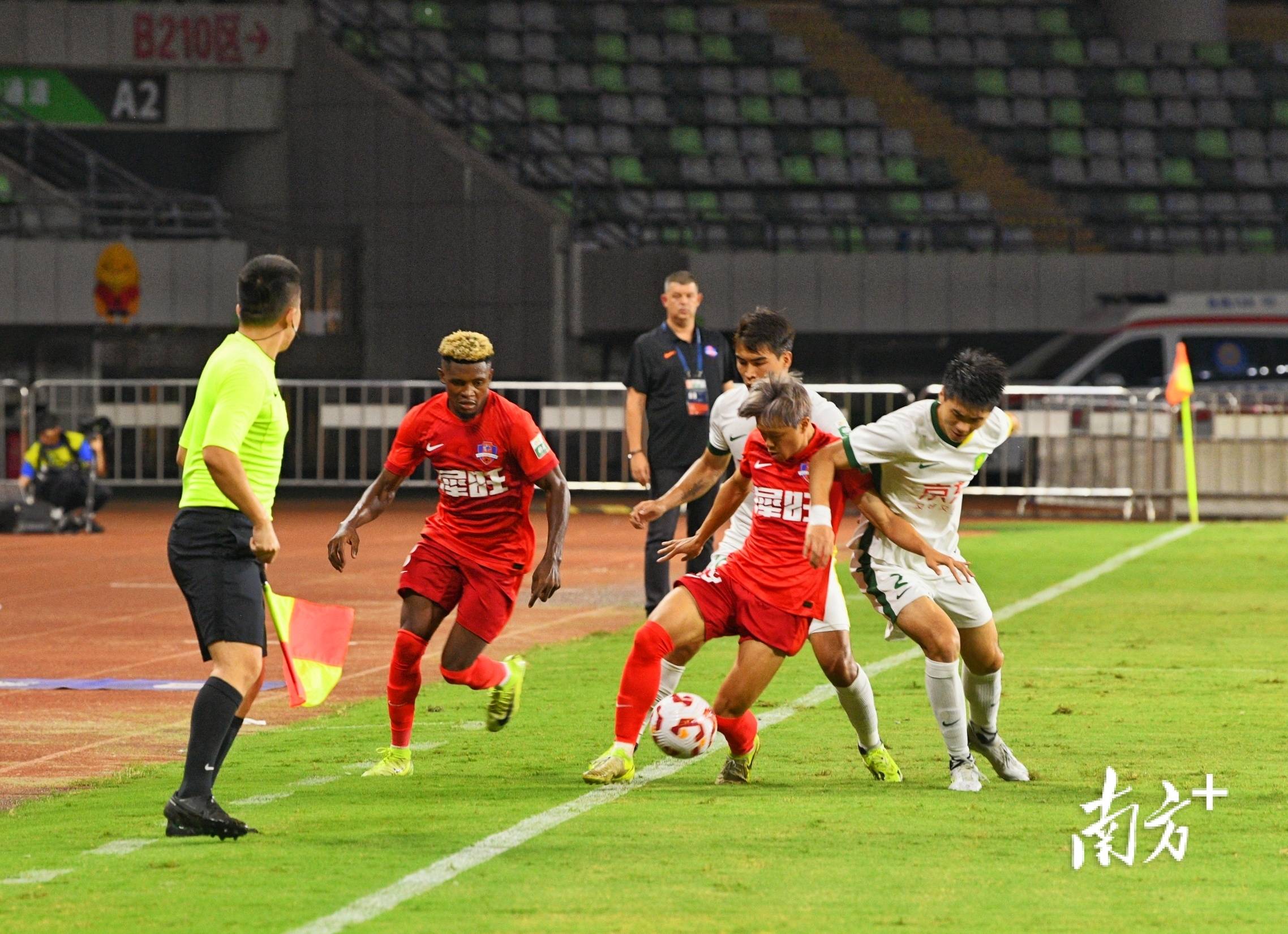 中超-法比奥帽子戏法国安4-0梅州15轮不败夺半程冠军
