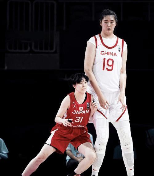 包含张子宇此前2战日本场均17分7篮板投篮命中率为77%的词条