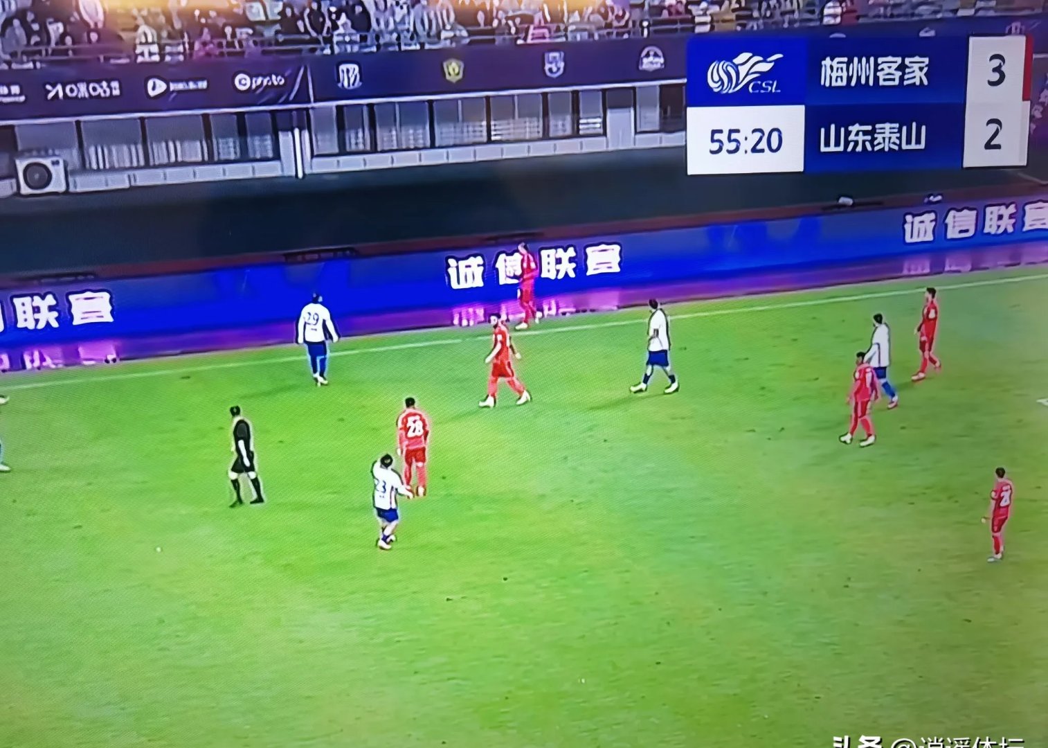 开云体育电脑版-山东鲁能主场遭遇惨败，连续三场不胜